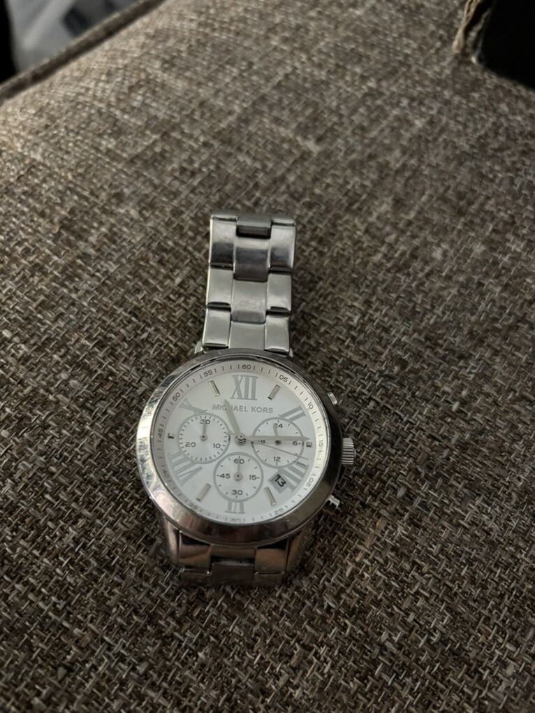 Like New Michael Kors Mk -6127 Watch