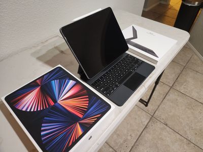 iPad Pro 12.9” M1 (256GB) + Magic Keyboard + Apple Pencil – Full Setup