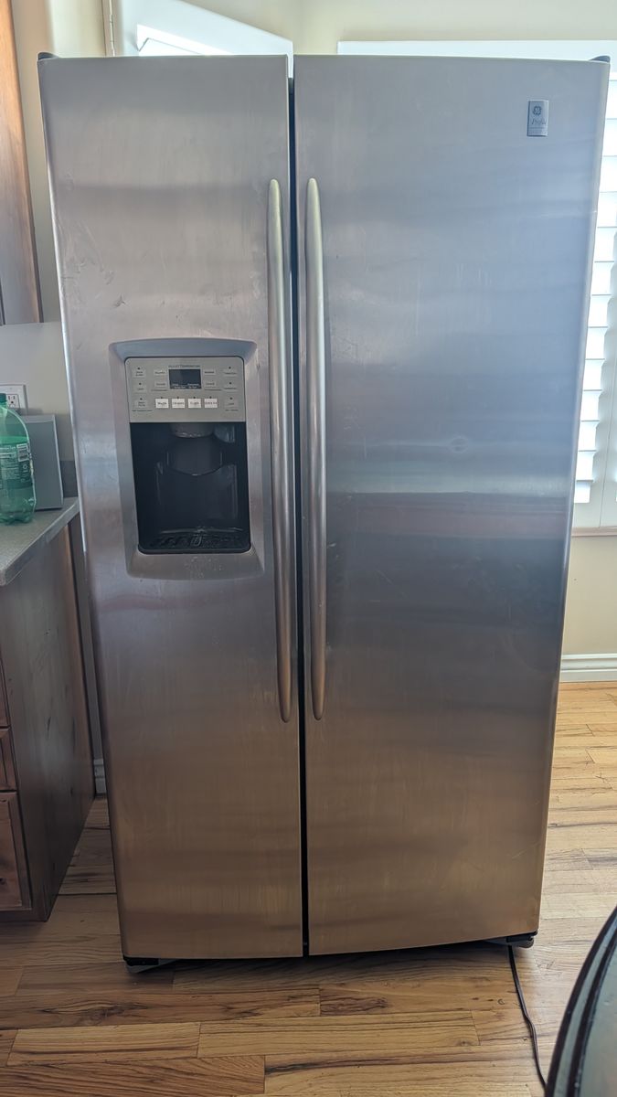 Amazing GE side by side Refrigerator and Freezer