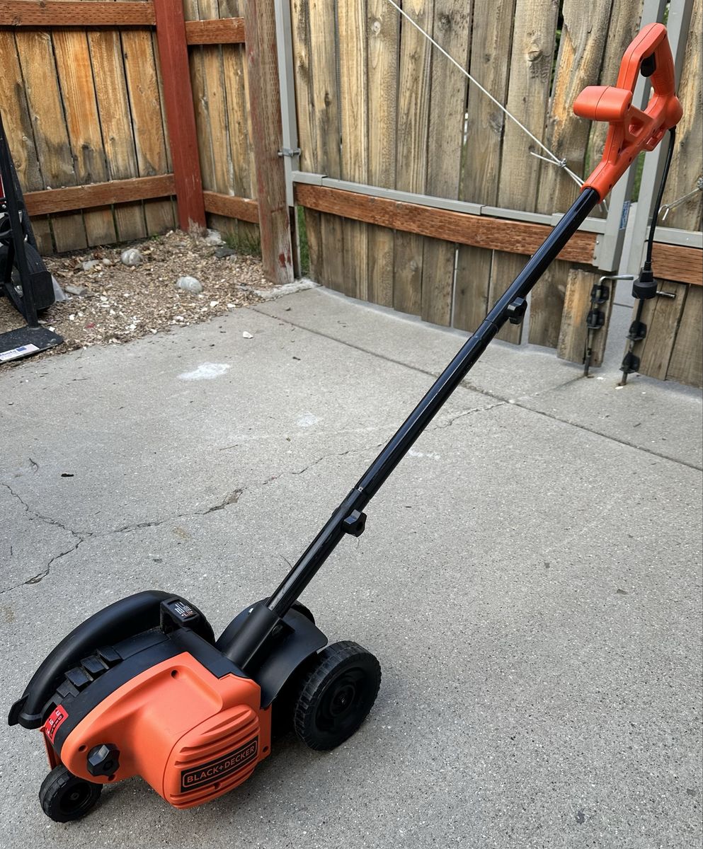 BLACK+DECKER LE750 12-Amp Electric Landscape Edger – Like New