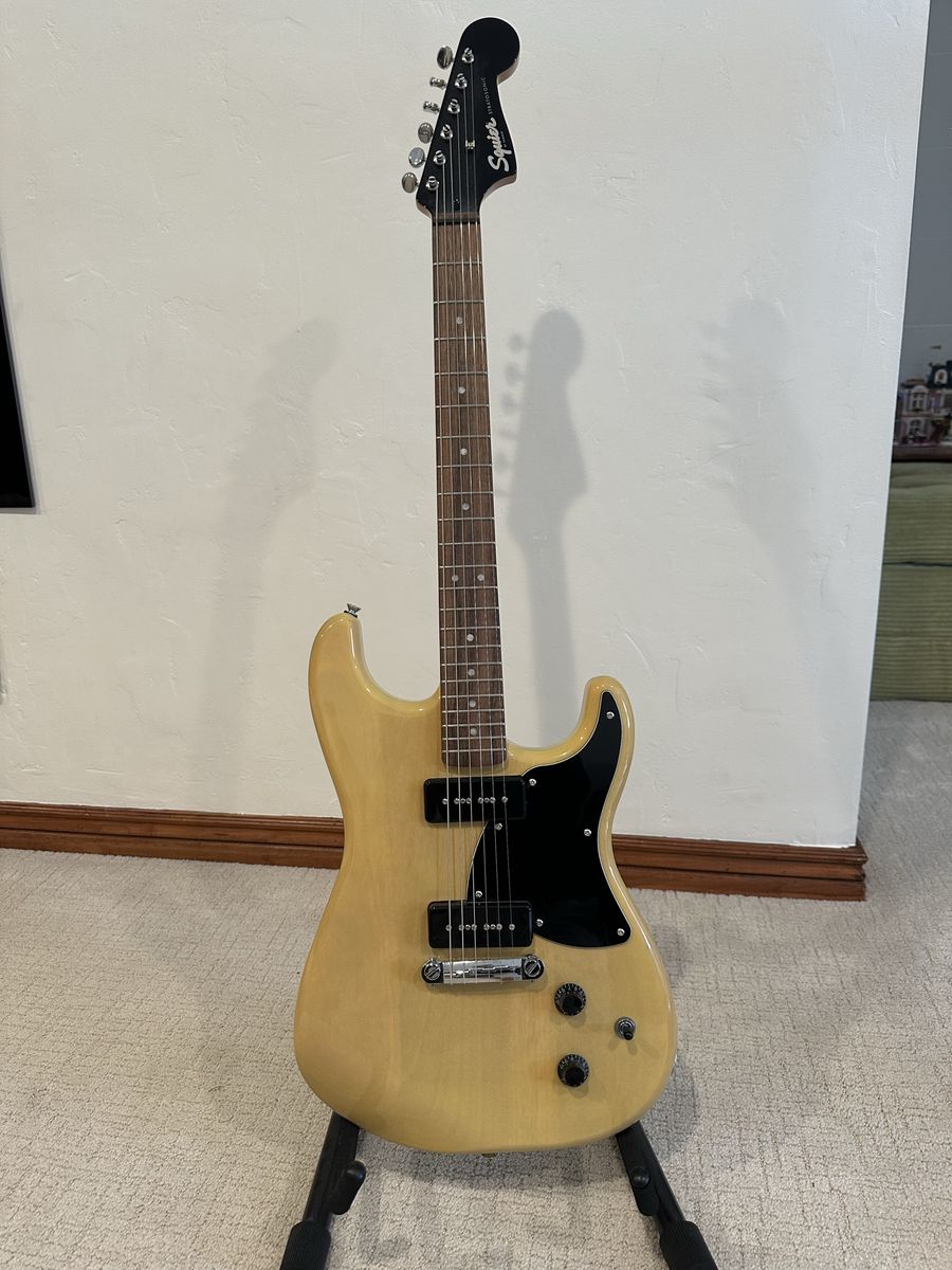 Squier Paranormal Stratosonic Guitar in TV Yellow