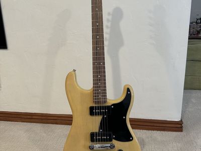 Squier Paranormal Stratosonic Guitar in TV Yellow