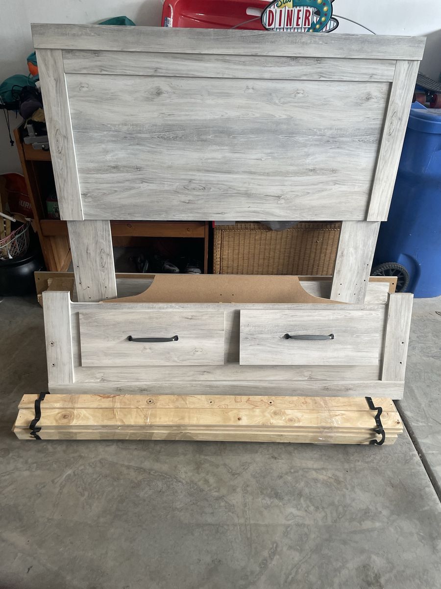 Queen size bed frame looking to sell I’m moving out from my apartment 