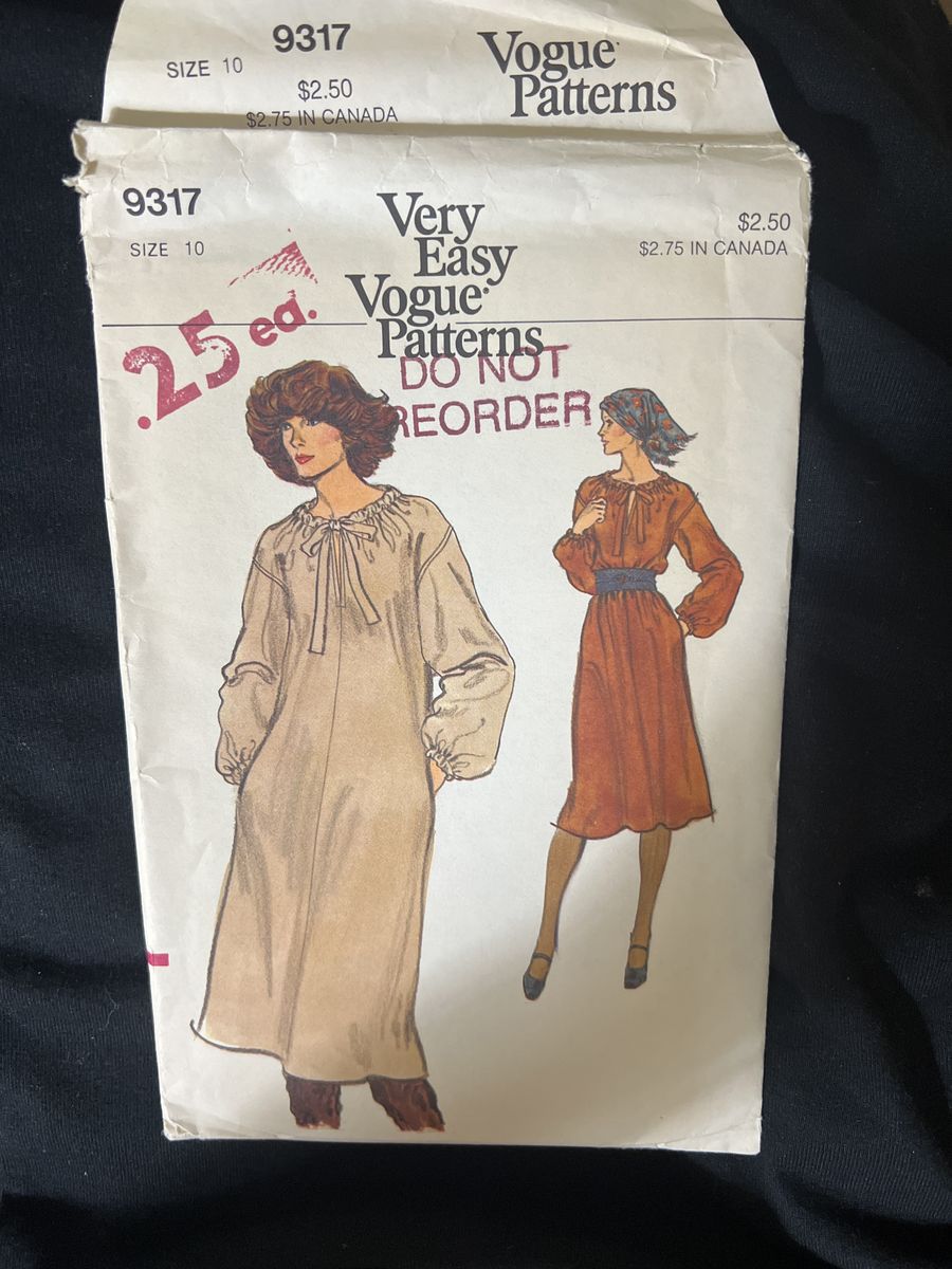 Vintage Vogue sewing pattern. Amazing fashion!