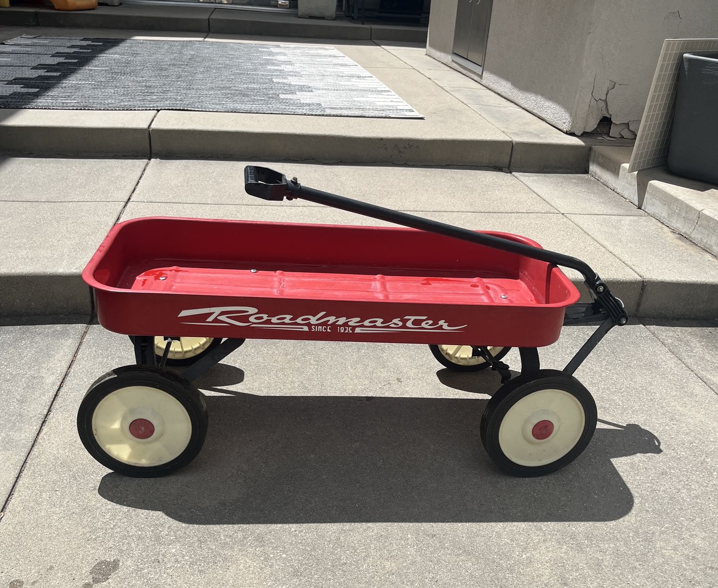Wonderful, vintage Radio Flyer wagon. 34”x15”, good vintage condition