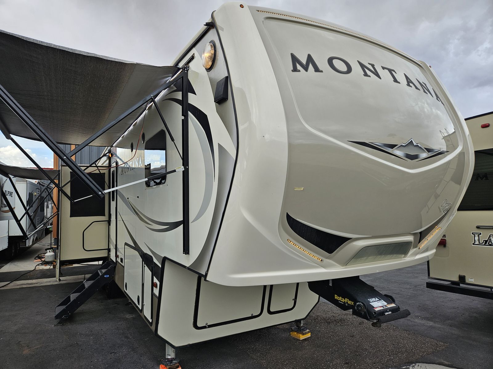 2018 Keystone Montana 3130RE Luxury Fifth Wheel! Everything Works!
