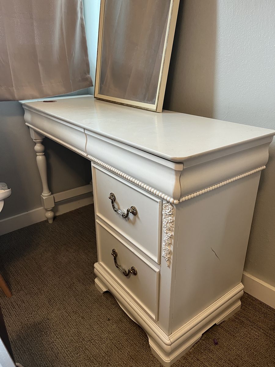 Vintage Style White Writing Desk with four Drawers & Decorative Trim