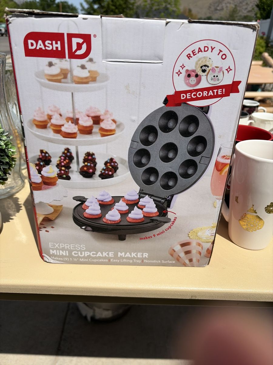 DASH Express Mini Cupcake Maker - Makes (9) 1.25" Cupcakes, Easy Lift, Nonstick Surface