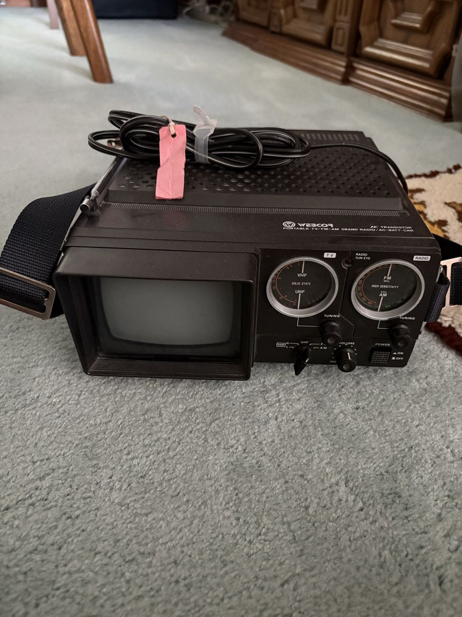 Webcor Portable 1979 TV/FM-AM transistor radio