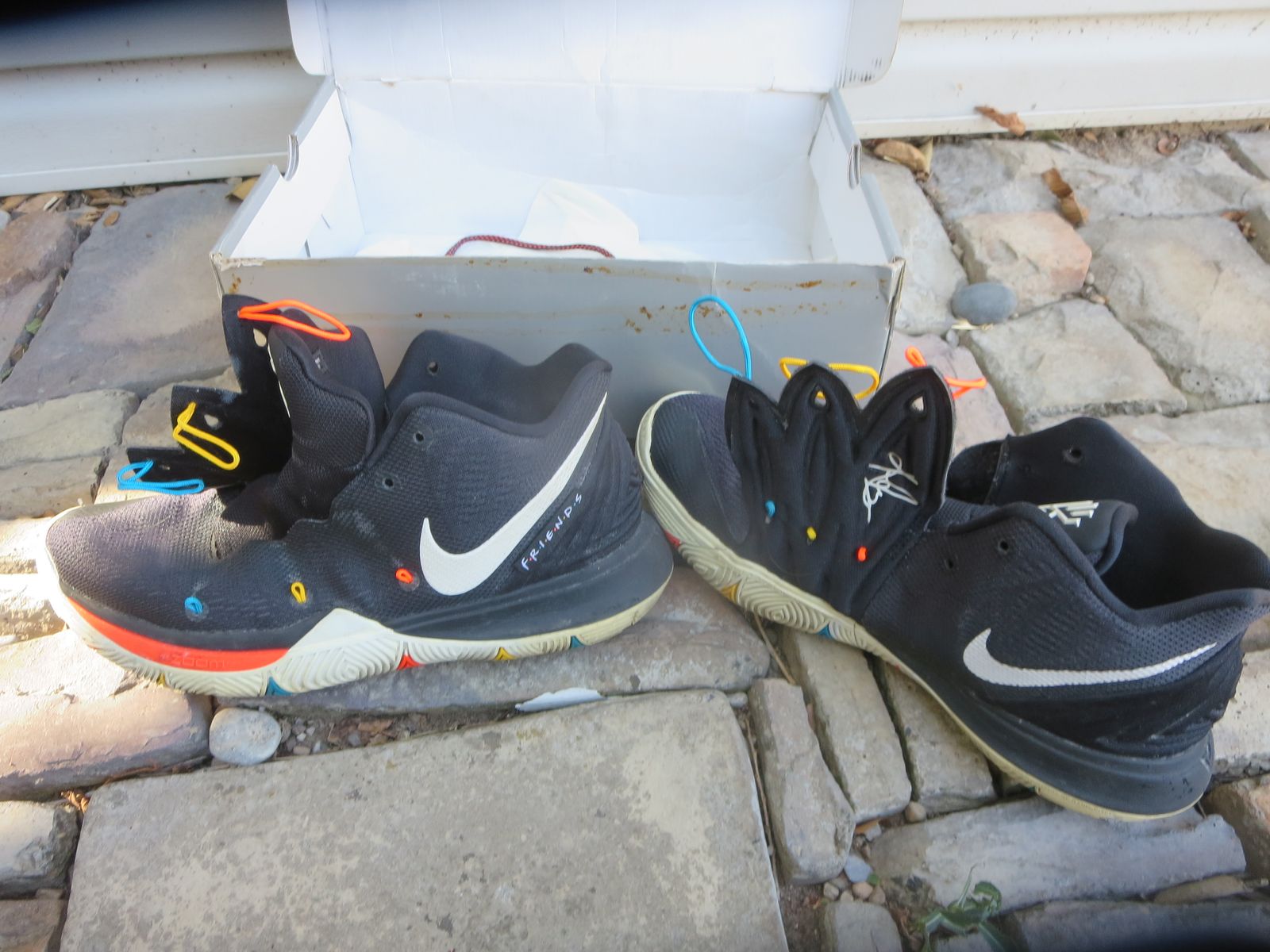 Nike Kyrie 5 Friends Basketball Shoes Size 10.5