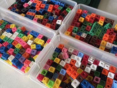Colorful Mathlink Cubes Connecting Blocks Interlocking Counting STEM Toys Learning school, 4 containers