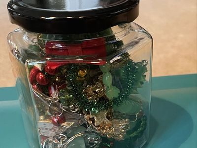 Holiday-Themed Beaded Jewelry Glass Jar