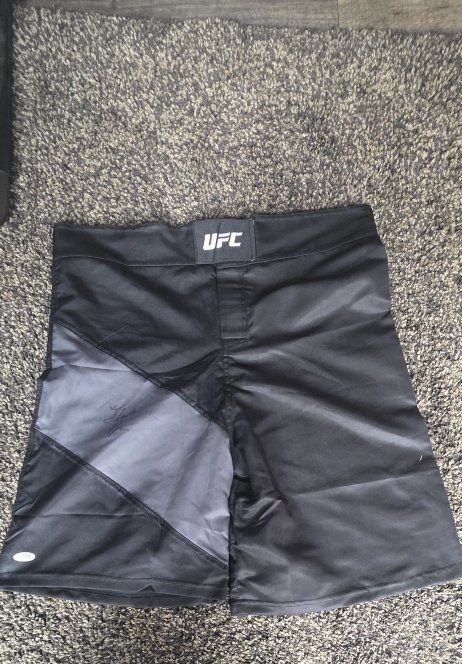 UFC Authentic Fight Night Shorts Signed 20$ OBO