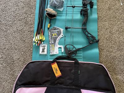 Diamond Infinite Edge Pro Compound Bow Package - Right Handed w/ Case, 13 Arrows, Wrist Guard