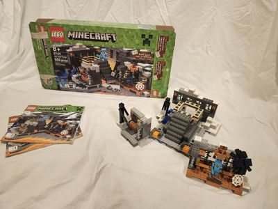 LEGO Minecraft 21124 The End Portal – 100% Complete w/ Box + Instructions