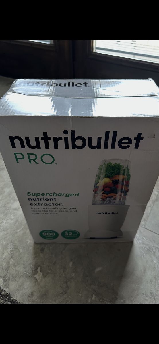Nutribullet PRO Supercharged Nutrient Extractor blender - 900W, 32 oz Cup, The Original new in Box please text 801-644-3368