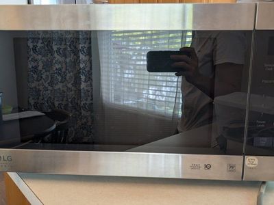 Working LG Microwave, manufactured 2018