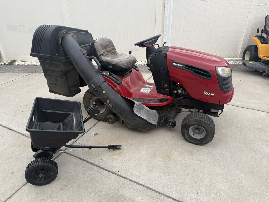 Craftsman Riding Lawnmower w/ Bagger & Spreader