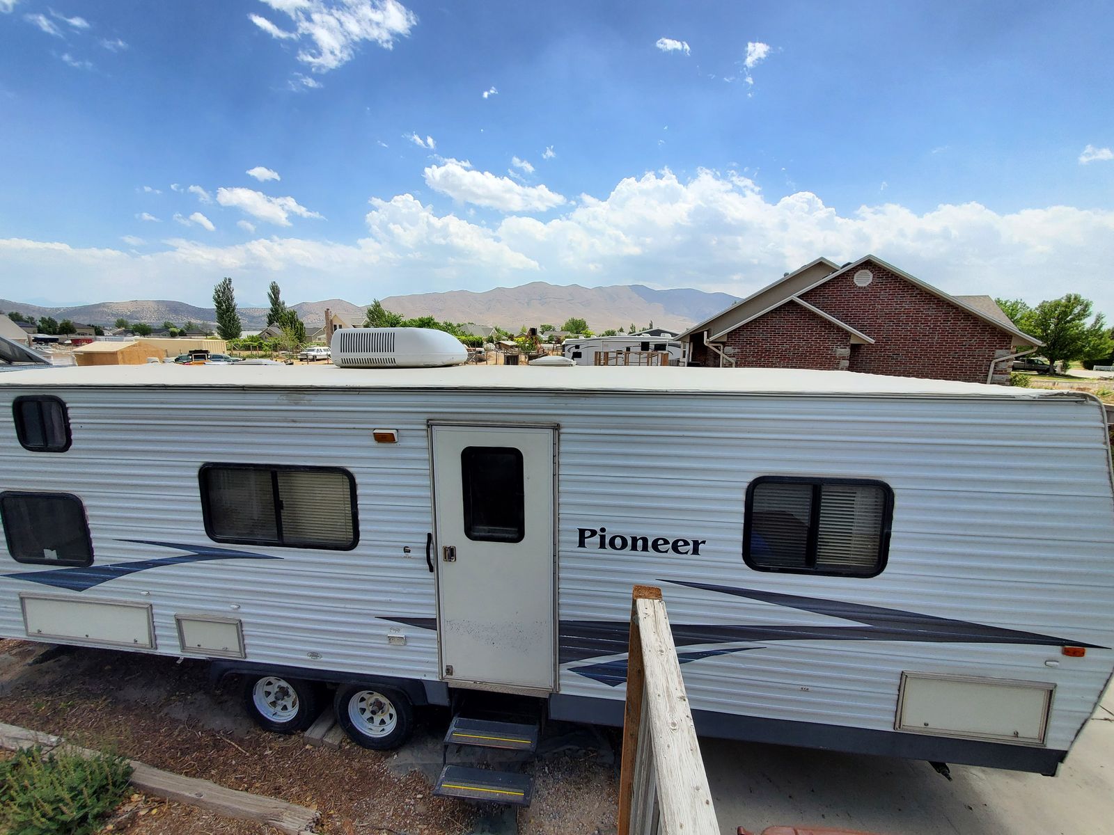 2006 Pioneer Travel Trailer / RV 280BH