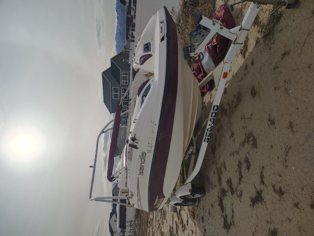 Boat 2003 sea doo islandia