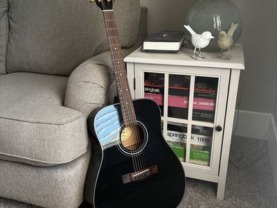Yamaha F335 - Beginner Bundle! Acoustic Guitar + Korg Tuner + Extra Strings + Picks
