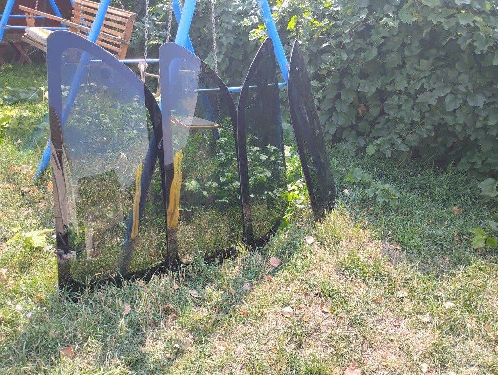 1999 Chrysler Town and Country Rear Quarter Glass Vent Windows Drivers Passenger Tinted