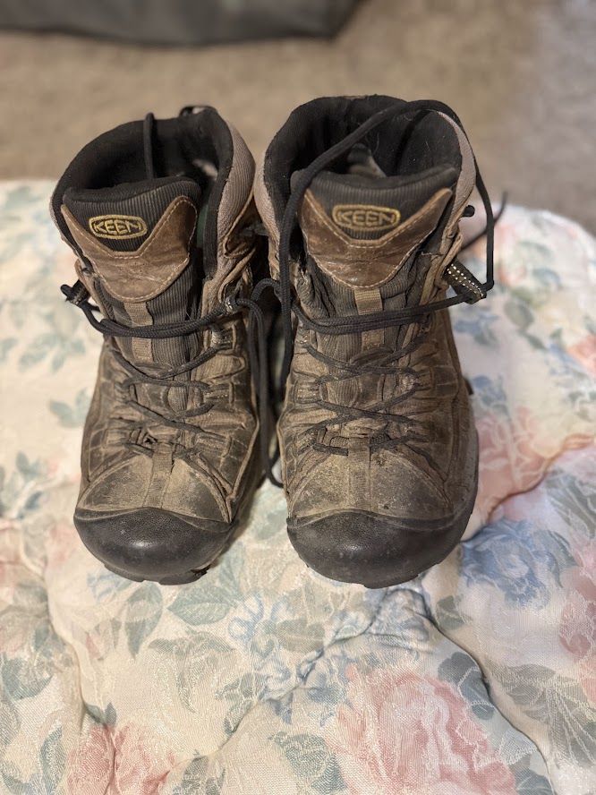 Mens Keen Hiking Boots Size 11