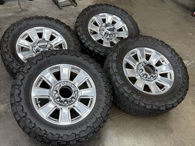 LIKE NEW 20in 2022 f350 platinum wheels/ 35” Toyo m/t
