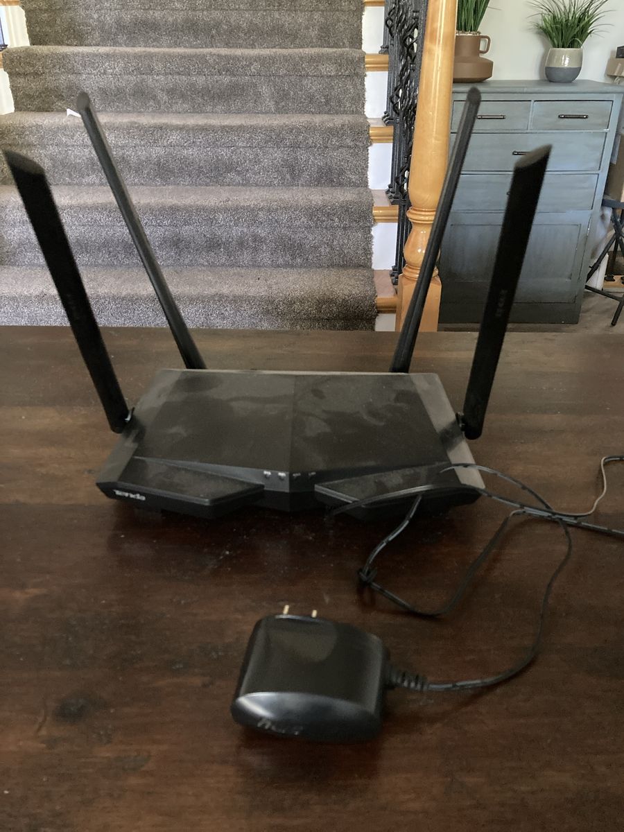Tenda AC6 1200M Dual-Band Wi-Fi Wireless Router with Power Adapter