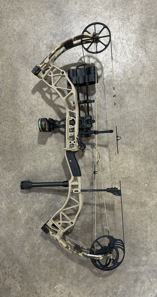 Bear Archery Adapt compound bow package