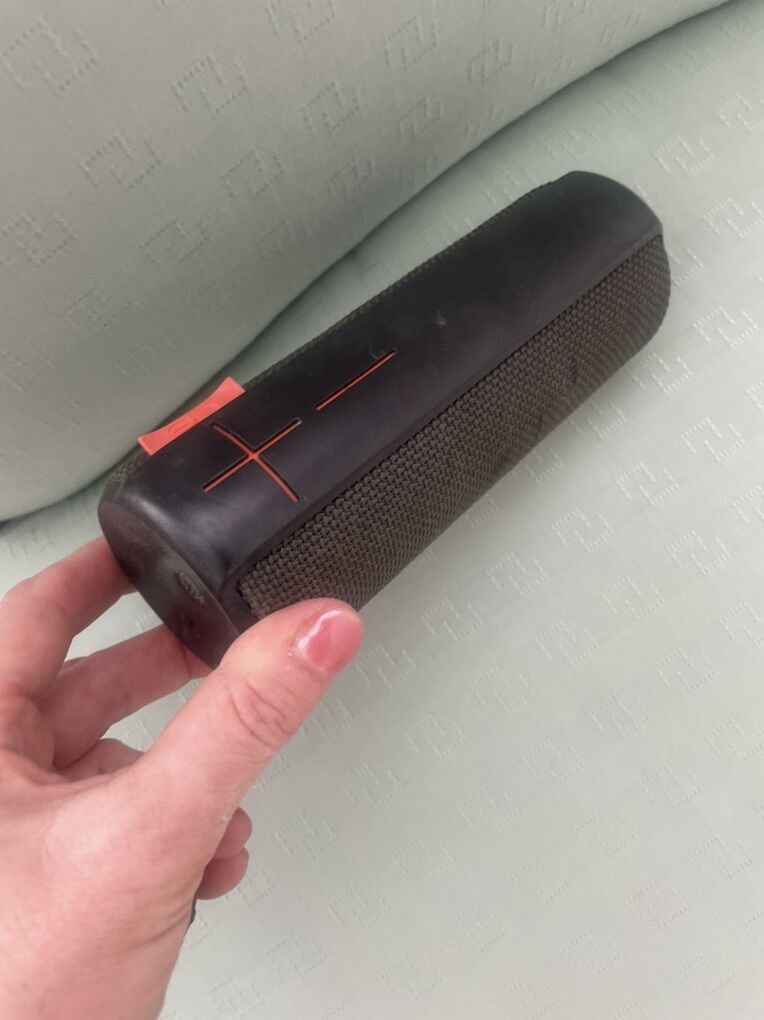 UB Wireless bluetooth Premium Sound Preowned Great