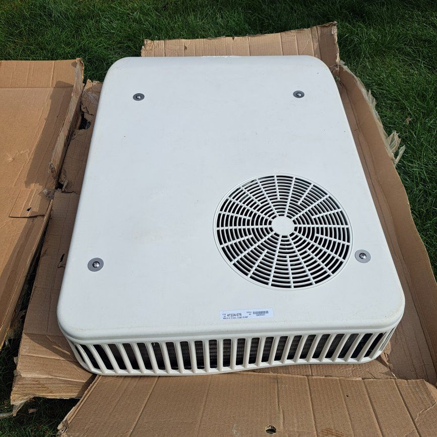 RV AIR CONDITIONER