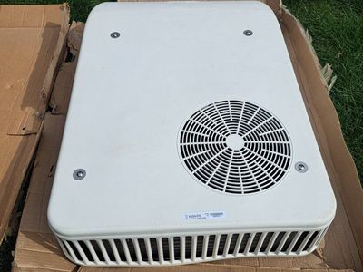 RV AIR CONDITIONER