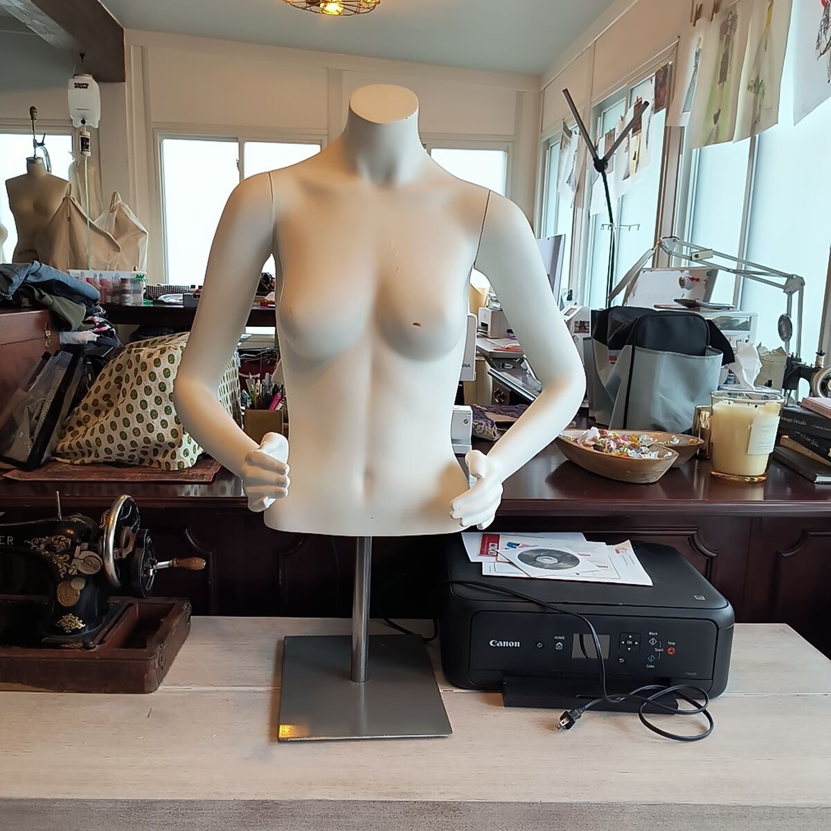 table/floor female mannequin