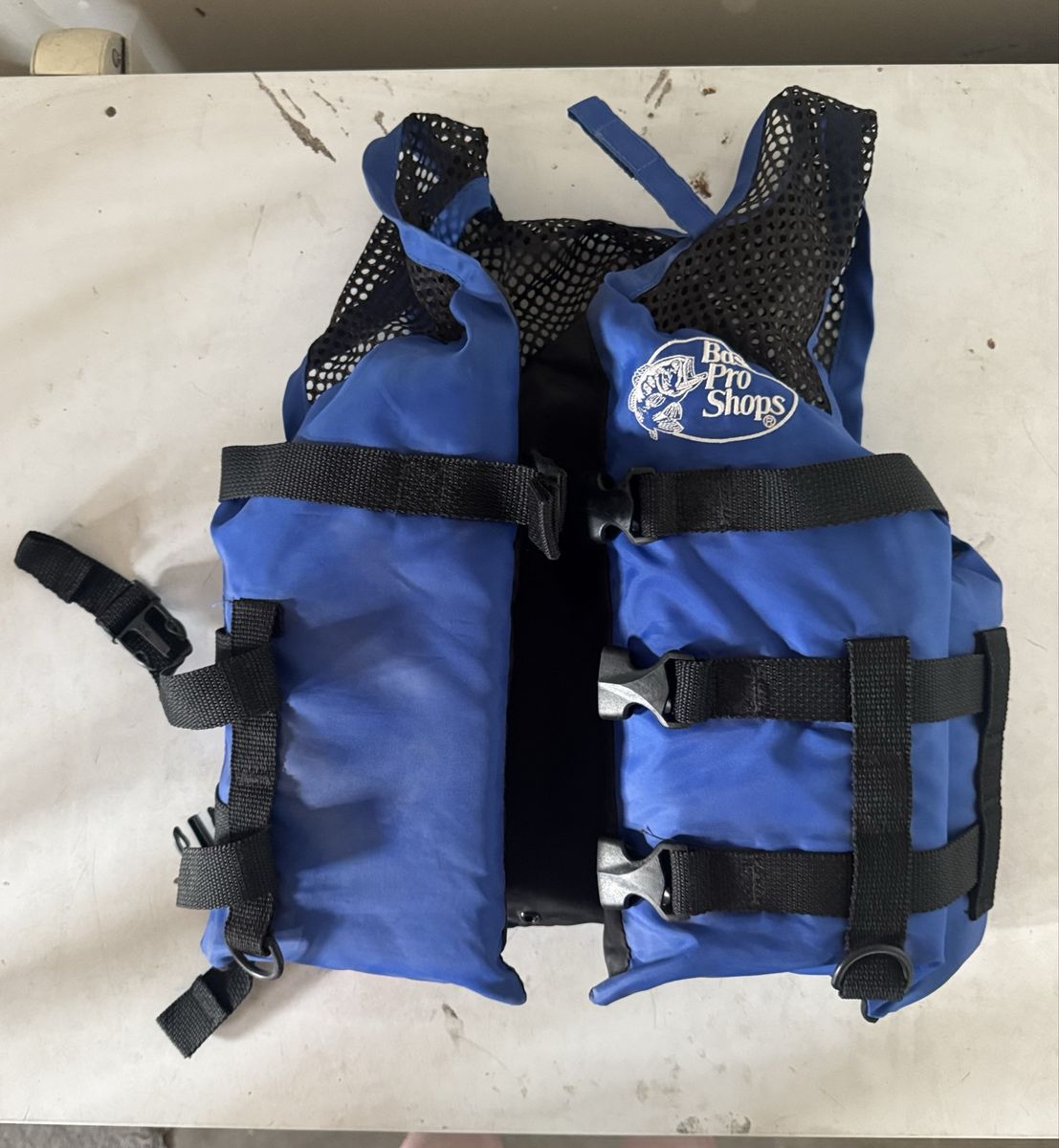 Bass Pro Shops Youth Life Vest (Type III PFD) Blue/Black - 50-90 lbs Chest 25-29"