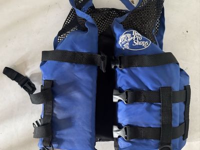 Bass Pro Shops Youth Life Vest (Type III PFD) Blue/Black - 50-90 lbs Chest 25-29"