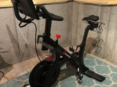 Peloton Bike- Excellent Good Condition