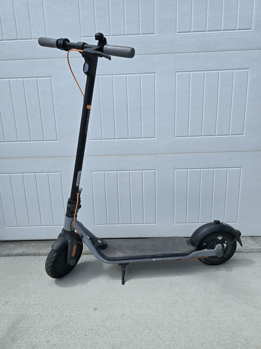 Segway Ninebot Max Electric Scooter – Adult Size – Excellent Scooter