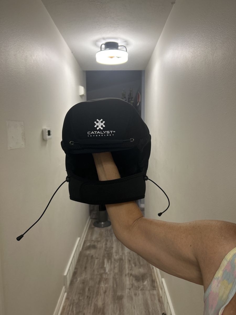 CATALYST Cryohelmet Black Recovery Helmet - Adjustable Fit