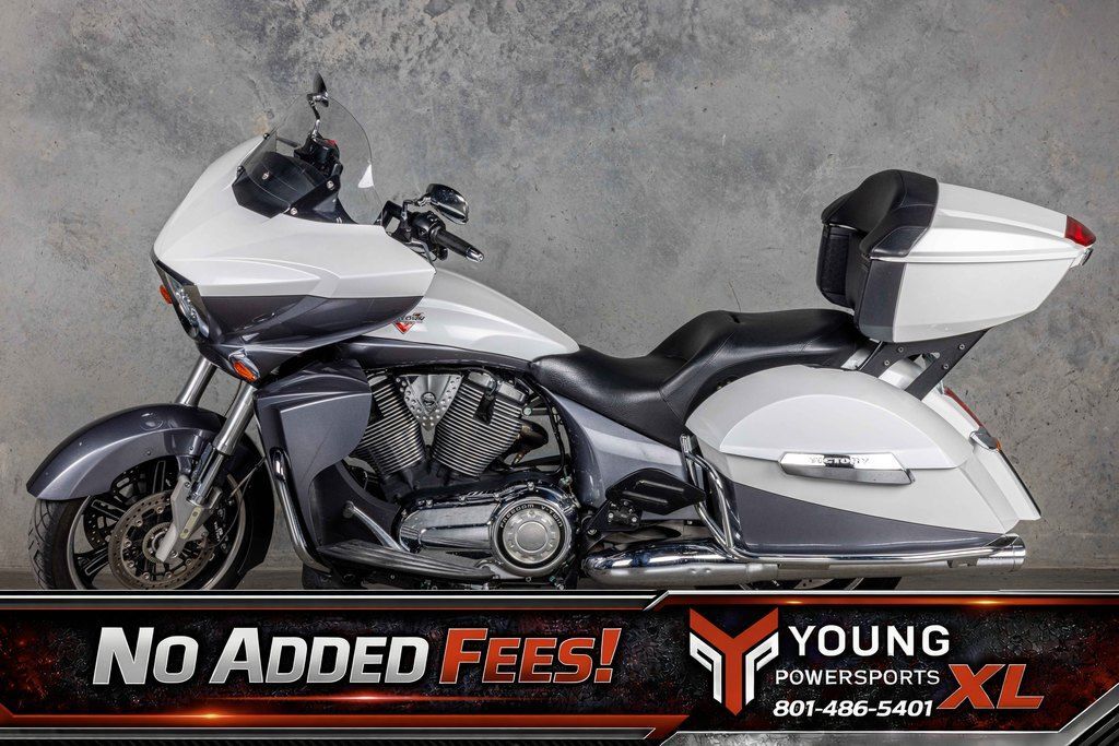 2016 Victory Motorcycles® Cross Country Tour® Two-Tone White Pearl and Gray