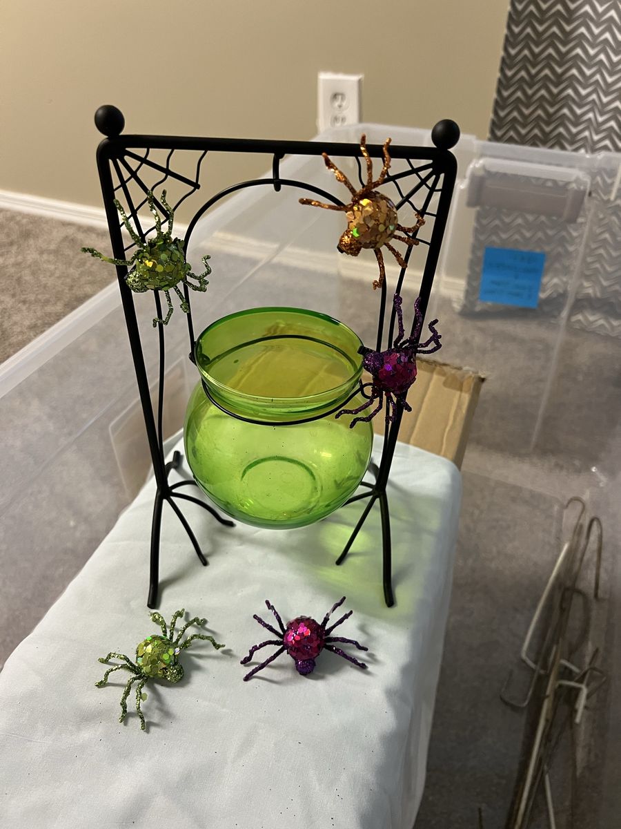 Halloween Spider & Cauldron Tealight Holder Display with Glitter Spiders