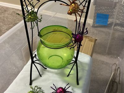Halloween Spider & Cauldron Tealight Holder Display with Glitter Spiders