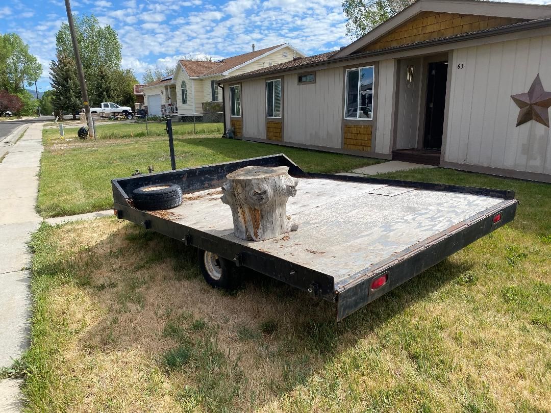 10'x8' Snowmobile Trailer - Older Model, Good Condition, New Tire & Rim