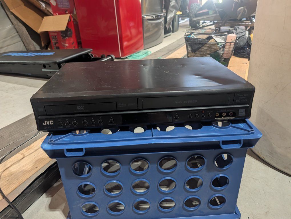 JVC HR-XVC11BU DVD VHS Hi-Fi Stereo Combo Player VCR