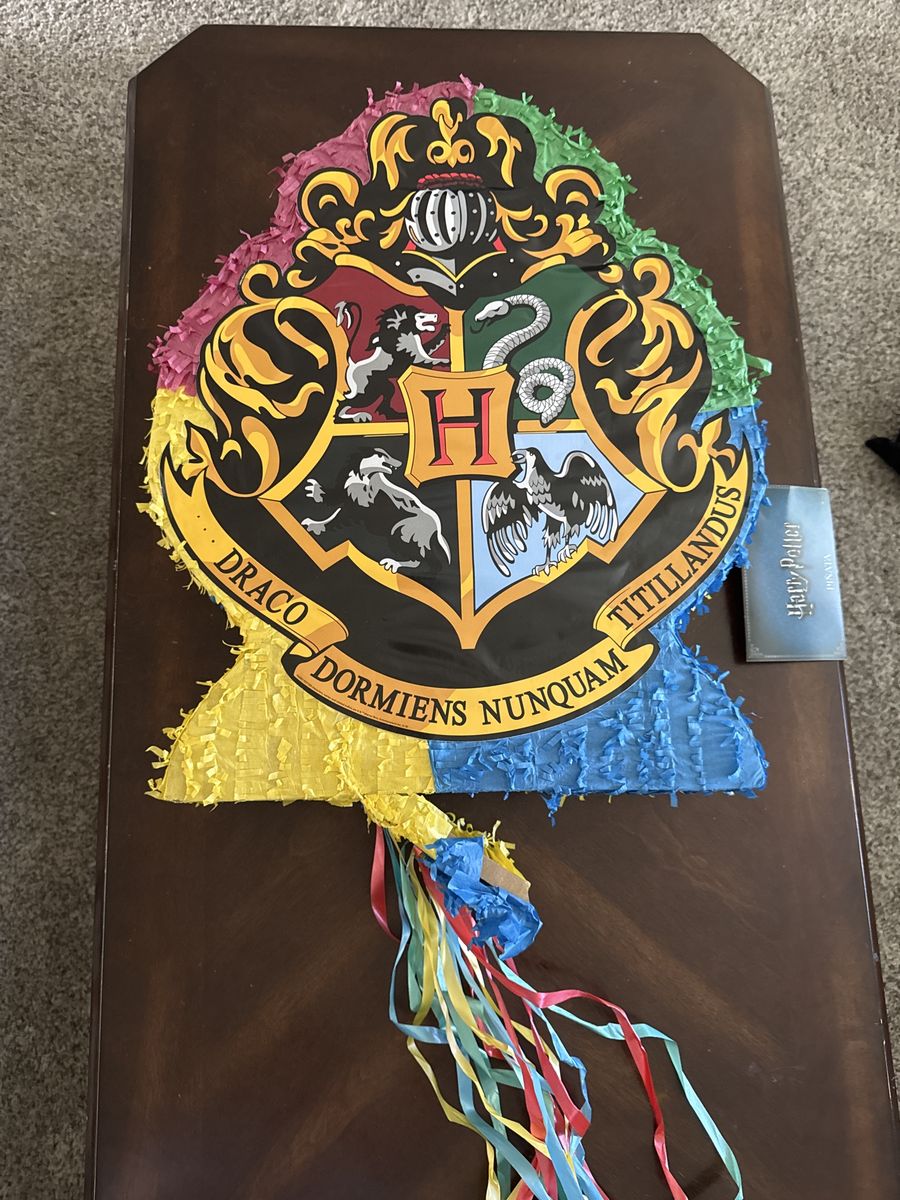 Harry Potter Hogwarts Crest Pinata - Party Decoration