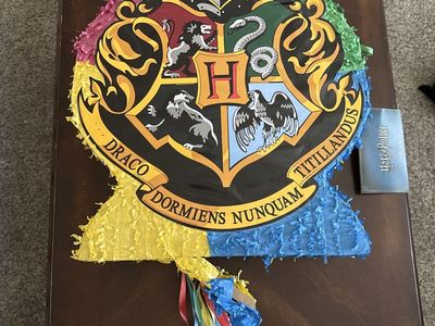 Harry Potter Hogwarts Crest Pinata - Party Decoration