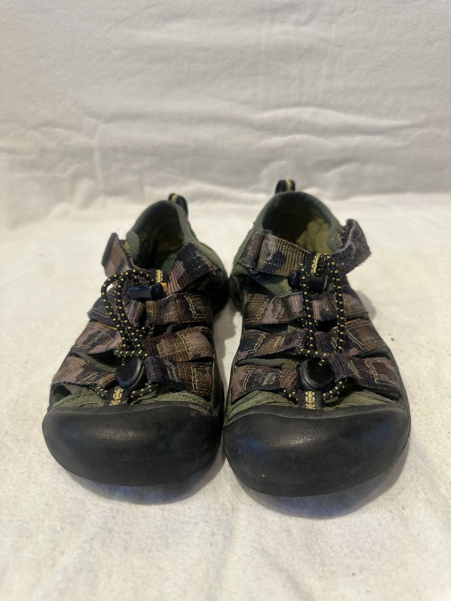Keen toddler size 13 army green/camo WP sandals