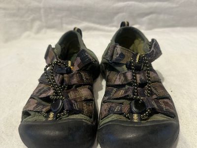 Keen toddler size 13 army green/camo WP sandals