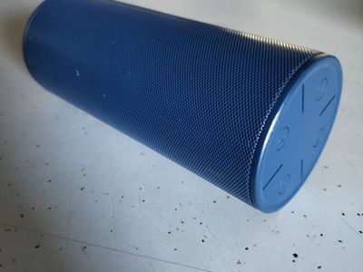 Insignia Portable Bluetooth Speaker Blue NS-SPBT18AVE2-BL