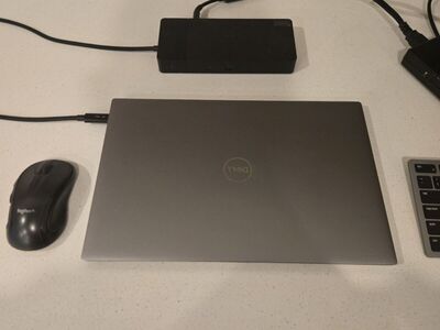 Dell Precision 5570 touch screen with Docking stat
